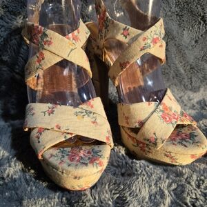 Tan  Cross-Strap Platform Sandals - Women